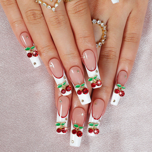 Kunstnagelset mit Kirschmotiv und funkelnden Strasssteinen Karnz