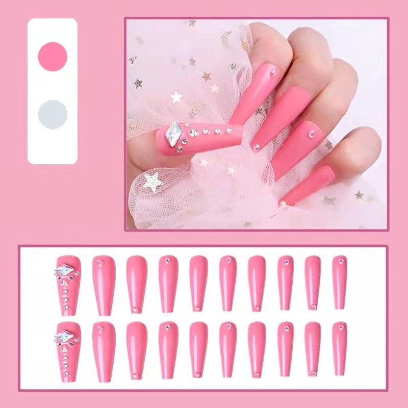 Glamouröse Stiletto Press-on-Nagelset mit Strassakzenten