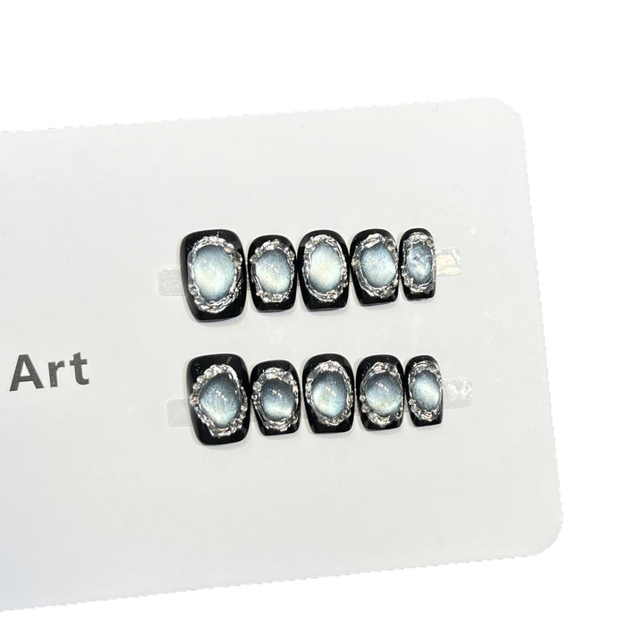 Glamouröse Press-On Nail Art Set mit Silberakzenten Karnz
