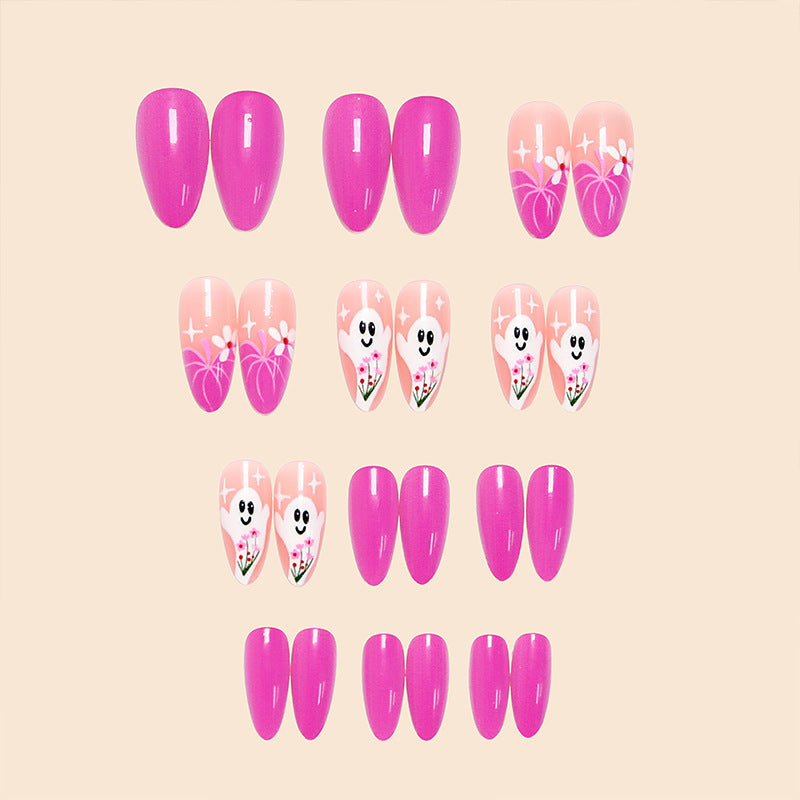 Kreative Nagelspitzen mit Geisterdesign und Blütenmotiven Karnz