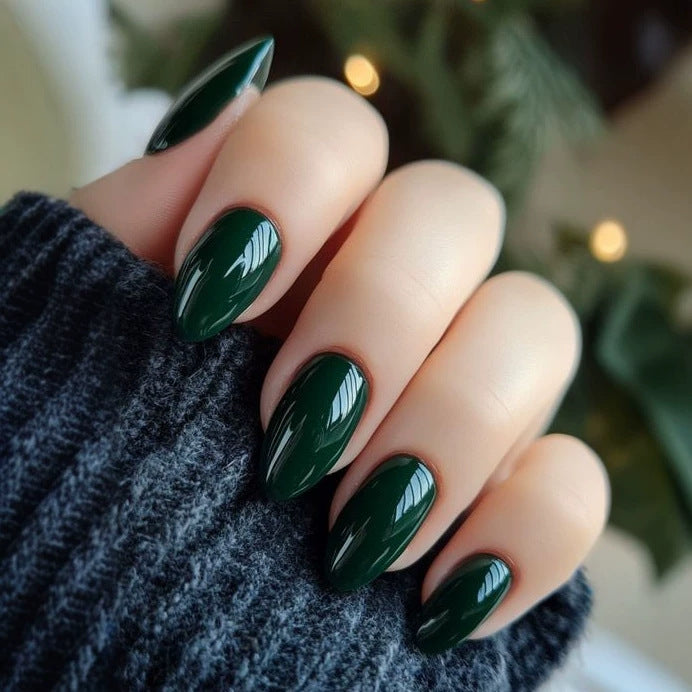 Kunstnagelset mit elegantem, glänzendem Finish Karnz