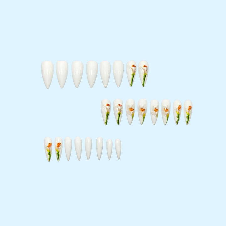 Kunstnägel mit aufwendigem Blumendesign Karnz