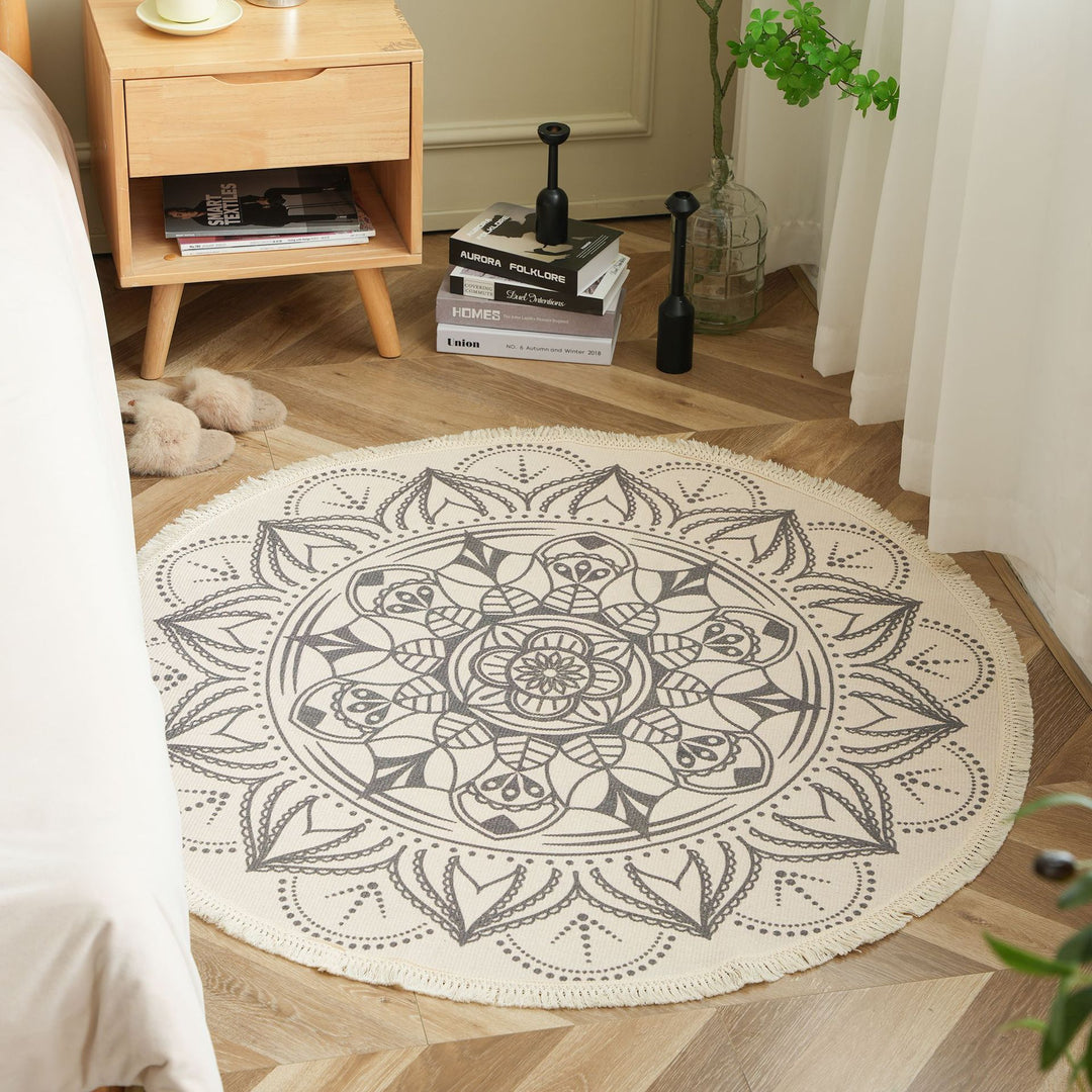 Runder gewebter Teppich mit Mandala‑Motiv, flacher Baumwoll‑Jutemix und Fransen Karnz