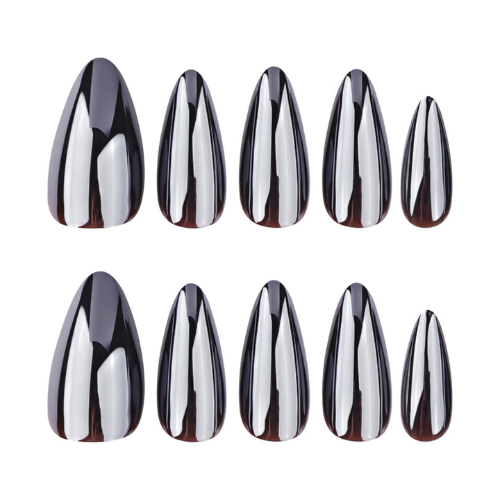 Elegante Stiletto-Nägel mit spiegelndem Finish Karnz