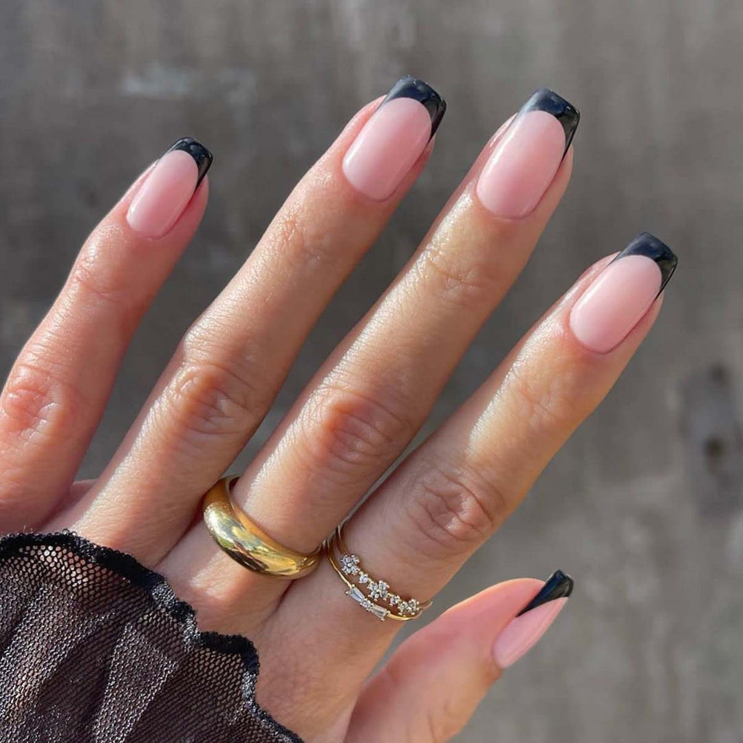 Kunstvolle Stiletto-Nägel mit eleganten Spitzen Karnz