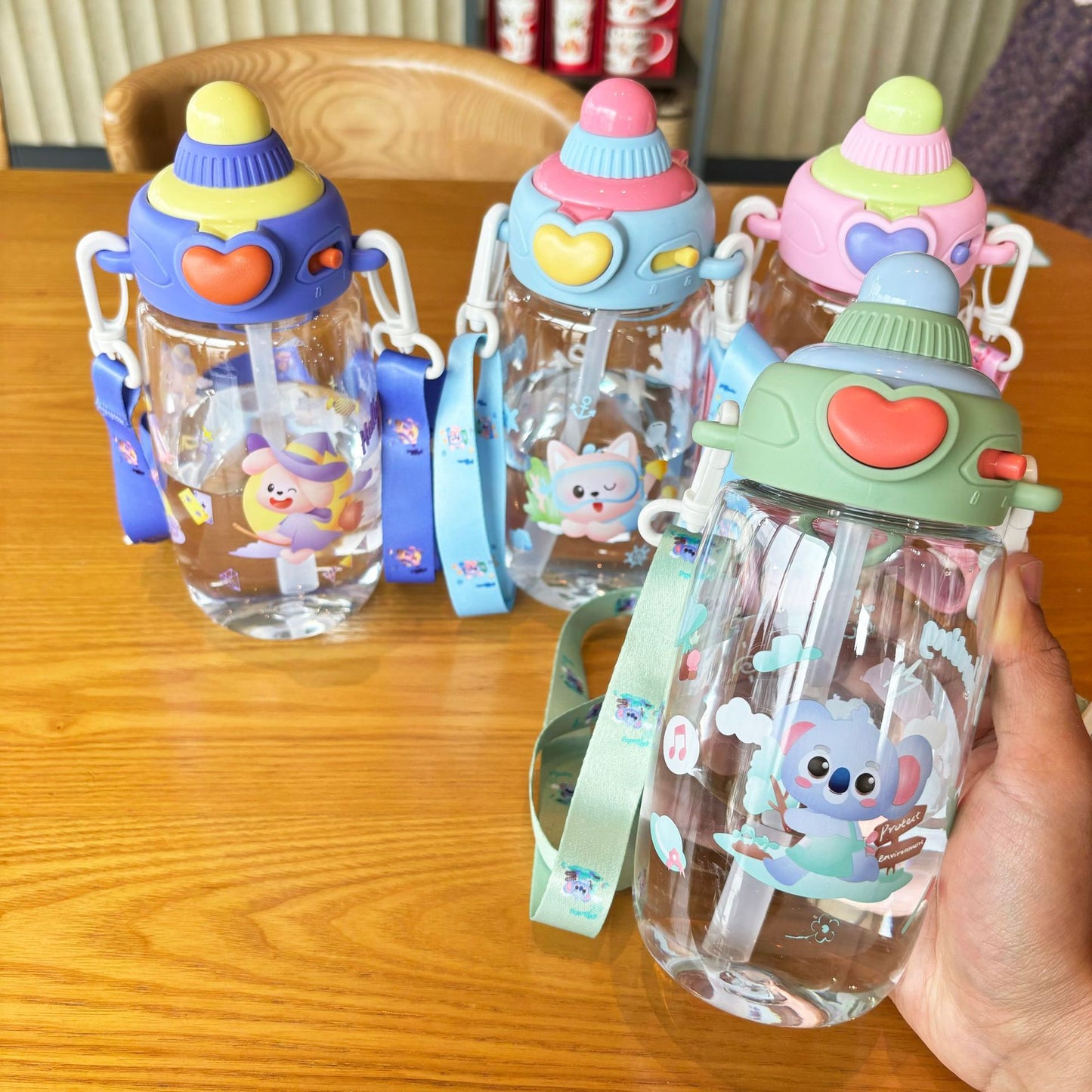 Damen transparente Trinkflasche mit ergonomischem Tragegriff und integriertem Strohhalm Karnz