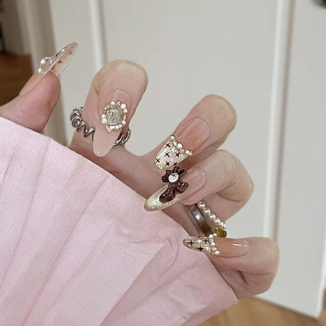 Künstlerisches Stiletto Press-On Nagelset mit floralem Schmuck Karnz