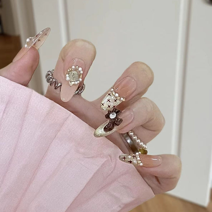 Künstlerisches Stiletto Press-On Nail Set mit floralen Verzierungen Karnz