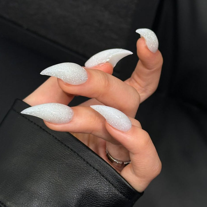 Glitzernde Stiletto Press-On Nagelverzierungen
