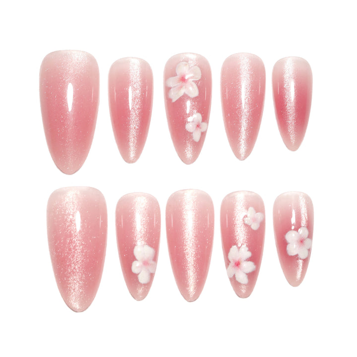 Künstliche Nagelkunst mit floralem Design Karnz