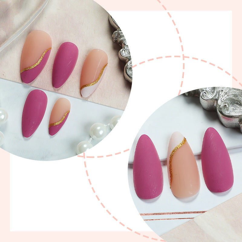 Stylisches Press-On Nagelkunst-Set mit eleganten goldenen Akzenten Karnz
