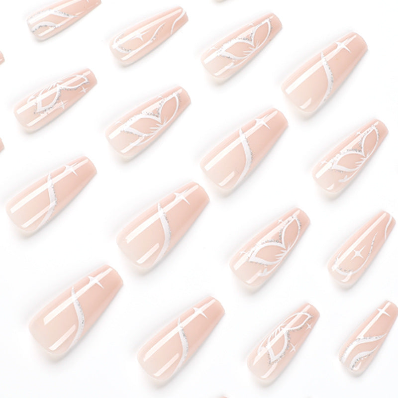 Elegante Nagelverlängerungen mit floralem Design Karnz