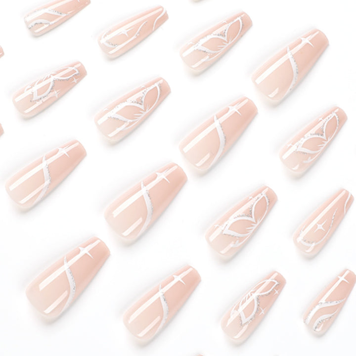 Elegante Nagelverlängerungen mit floralem Design Karnz
