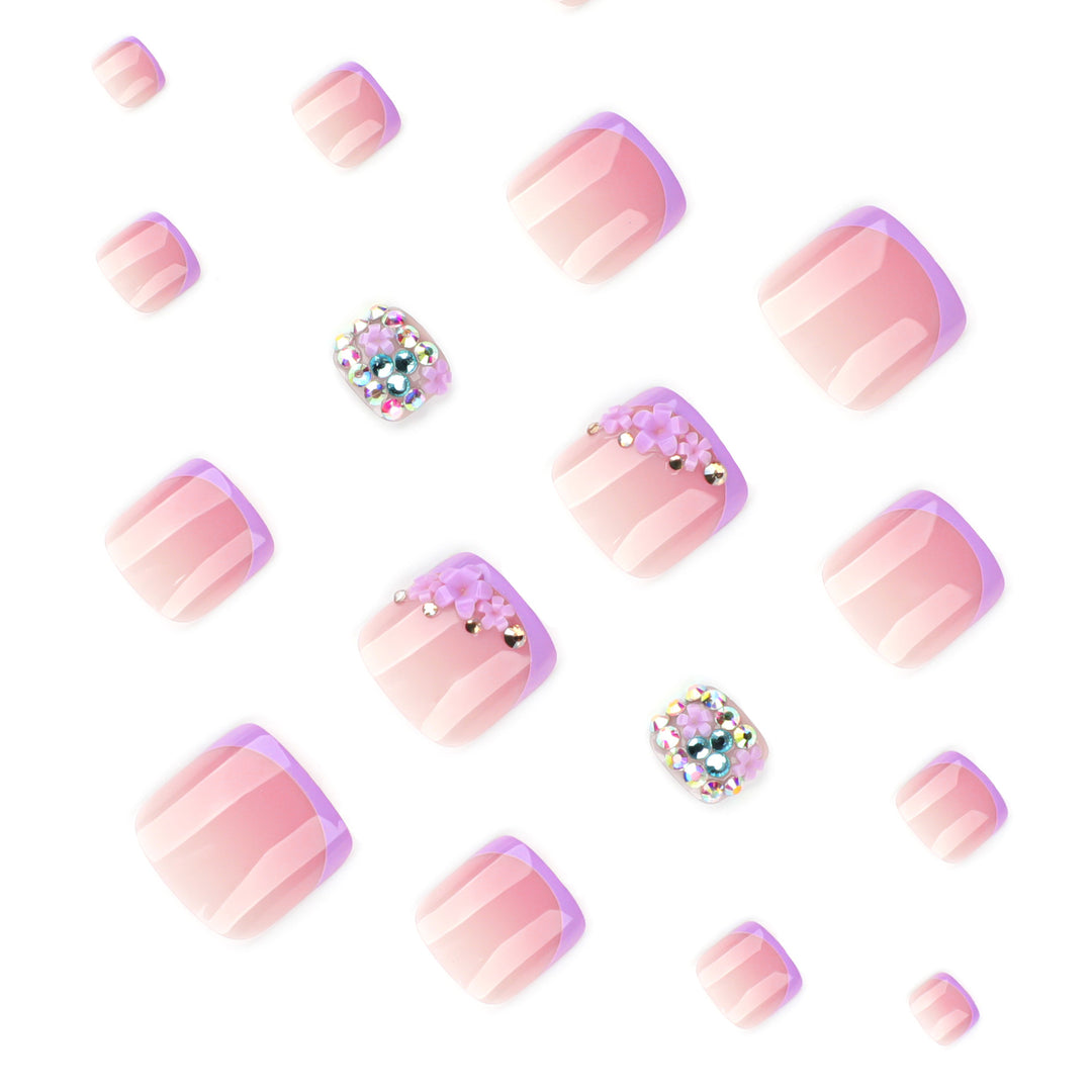 Kunstvolle Fußnagelgestaltung mit elegantem Glitzerakzent Karnz