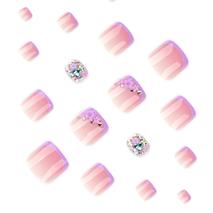 Kunstvolle Fußnagelgestaltung mit elegantem Glitzerakzent Karnz