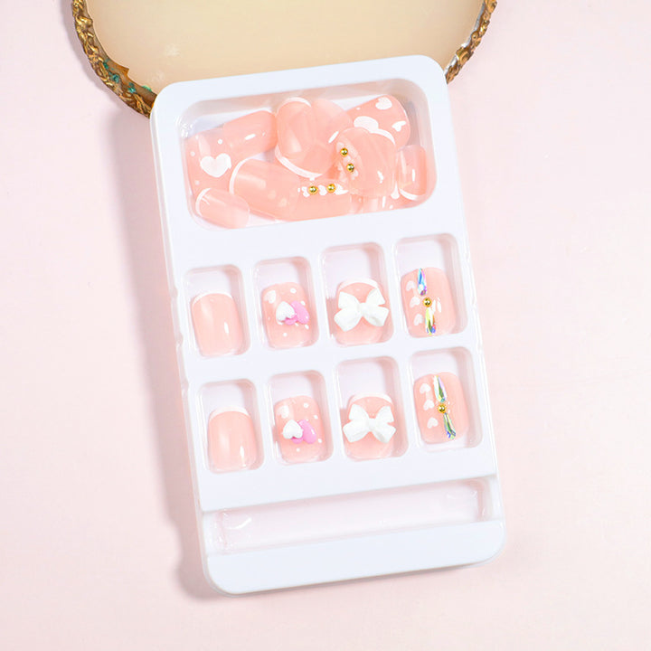 Dekorativer Press-On Nail Art Set mit Schleifenakzenten Karnz