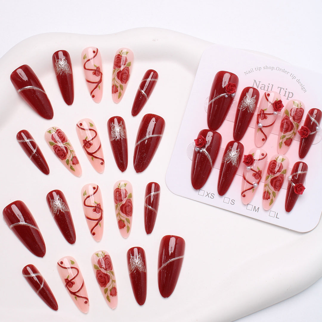 Romantisches Floral Press-On Nagelset Karnz