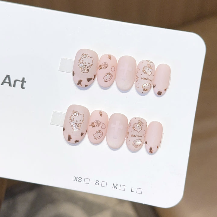Kunstnagelset mit Verspieltem Hello Kitty Motiv Karnz