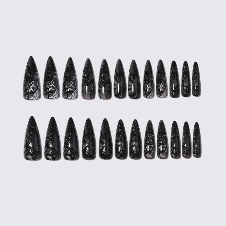Kreatives Kunstnagelset im Spinnen-Muster Karnz