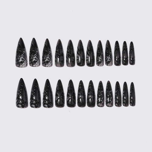 Kreatives Kunstnagelset im Spinnen-Muster Karnz