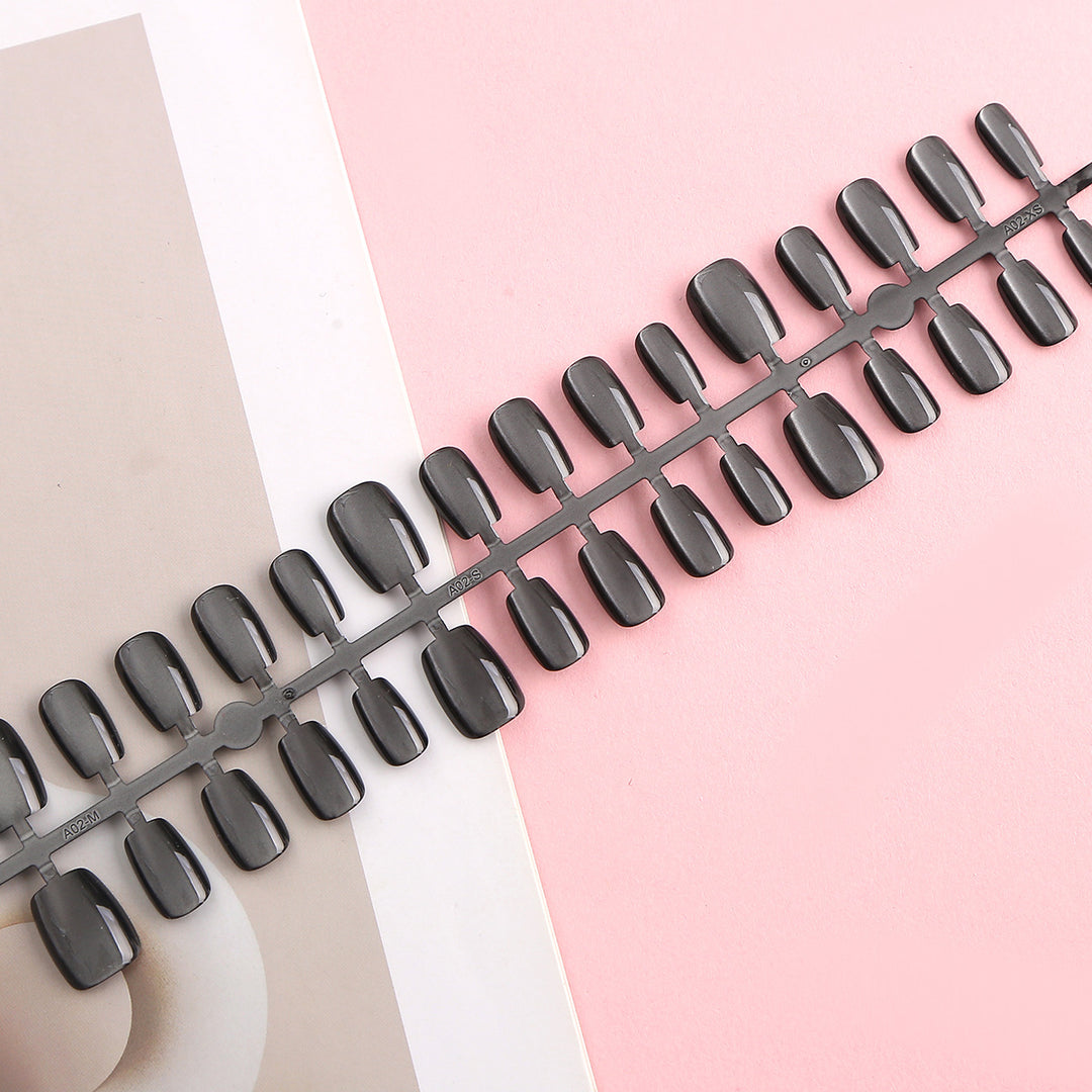 Elegantes Glänzendes Press-On Nagelset Karnz