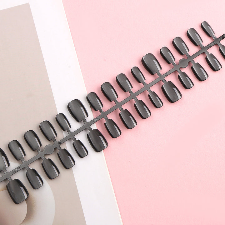 Elegantes Glänzendes Press-On Nagelset Karnz