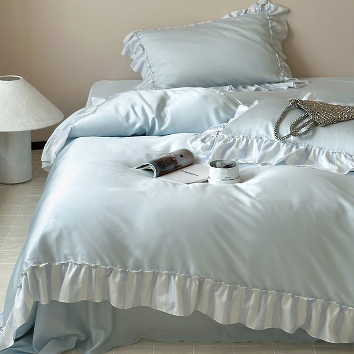 Satin-Bettgarnitur mit seidigem Finish, Volant-Besatz und extra weichem Griff