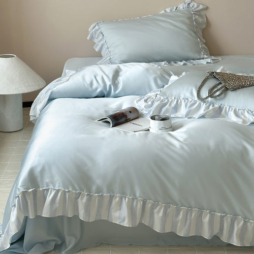 Satin-Bettgarnitur mit seidigem Finish, Volant-Besatz und extra weichem Griff