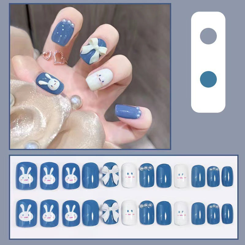 Kunstnagelset mit niedlichen 3D Motiv und luxuriösen Verzierungen Karnz