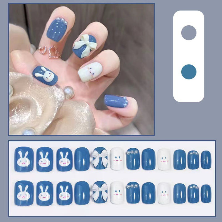 Kunstnagelset mit niedlichen 3D Motiv und luxuriösen Verzierungen Karnz