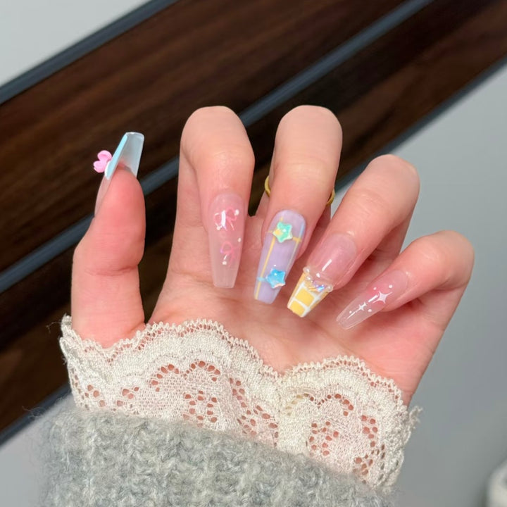Kunstnägel mit Verspieltem Design Karnz