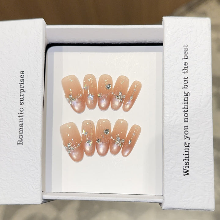 Kunstnagel Set mit Romantischen Herz- und Glitzermotiven Karnz