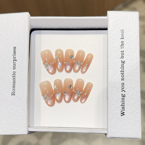 Kunstnagel Set mit Romantischen Herz- und Glitzermotiven Karnz