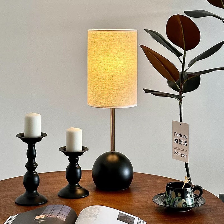 Skulpturale dekorative Tischlampe