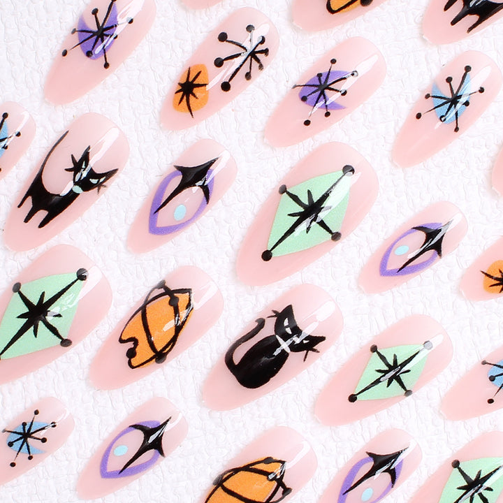 Kunstnagelset mit künstlerischen Halloween-Motiven Karnz