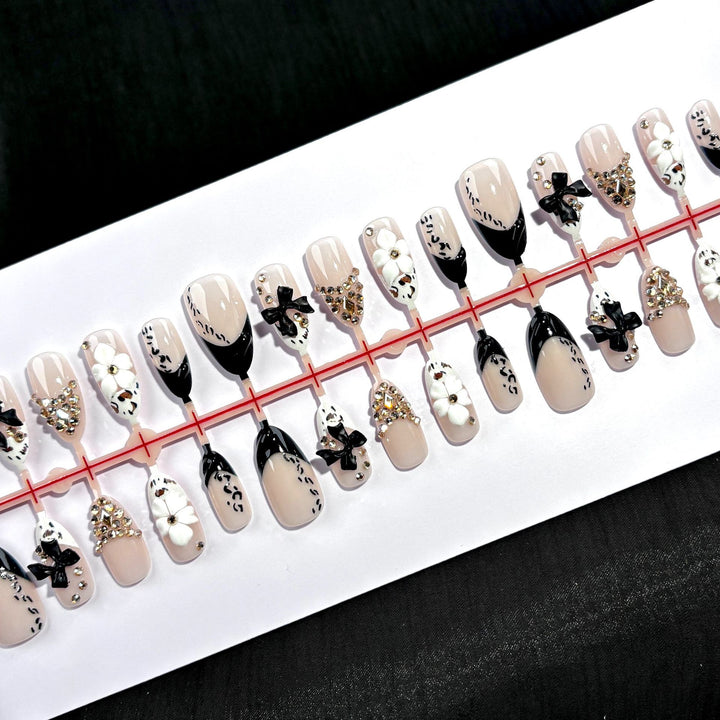 Elegante dekorative Press-On-Nagelkollektion