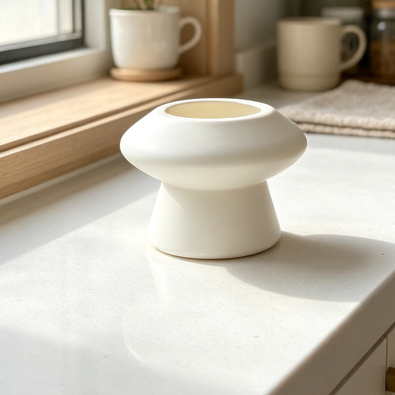 Zeitgenössische Skulpturierte Dekorative Vase Karnz