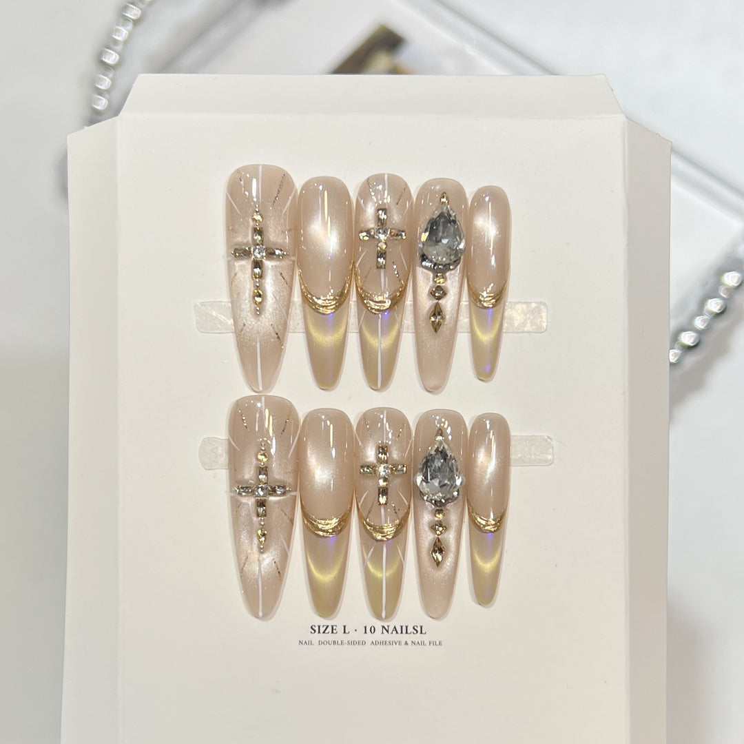 Elegante dekorative Nagelverzierungen