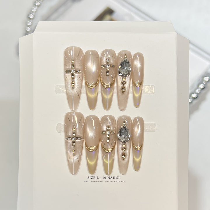 Elegante dekorative Nagelverzierungen