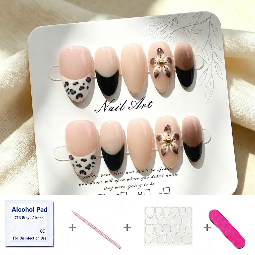 Künstlerisches Press-On Nagelset mit floralem Design