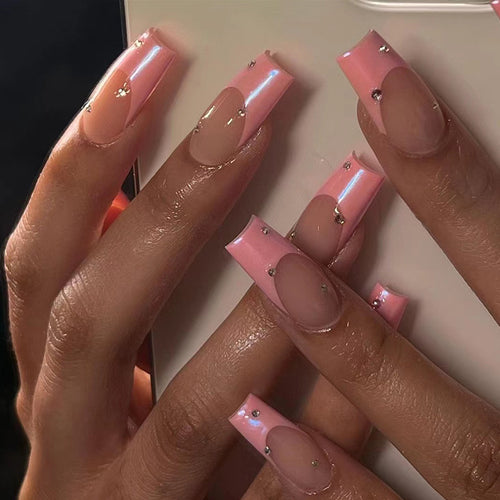 Elegante Kunstnägel mit Glitzer und Ombre-Effekt Karnz