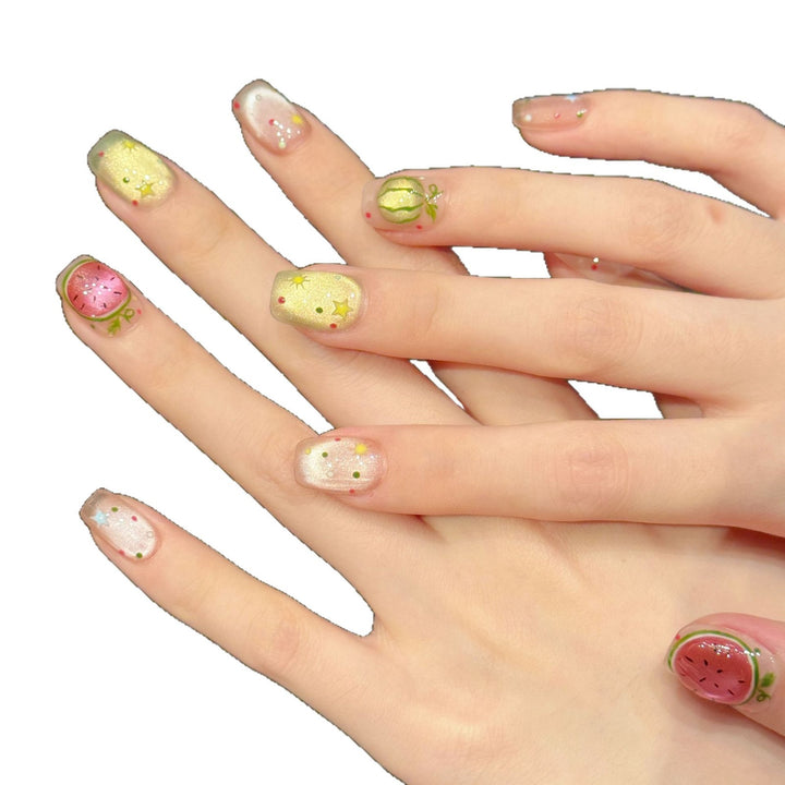 Dekorative Nagelkunst Karnz