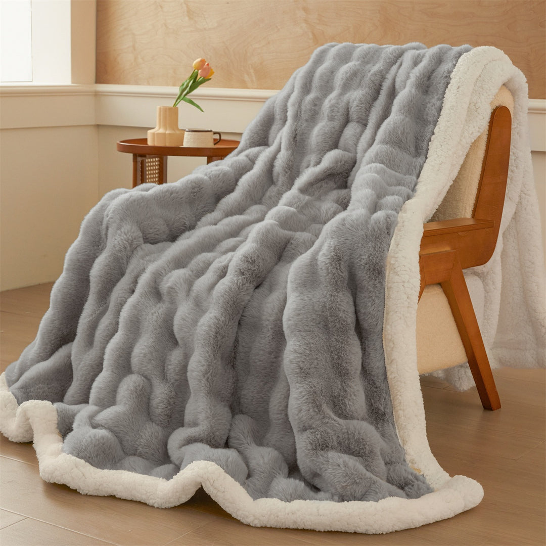 Luxuriöse strukturierte Fleece-Faux-Fur-Decke