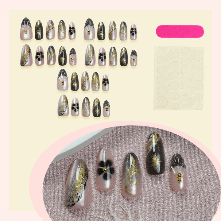 Kunstnagelset mit elegantem floralem Design Karnz