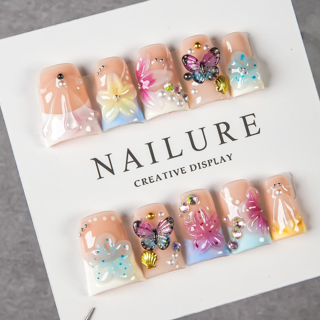 Künstlerisches Floral Schmetterling Press-On Nagelset