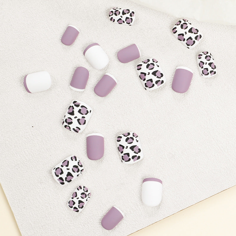 Glamouröse Nagelkunst mit eleganten Leopardenmotiven und Farbverlauf Karnz