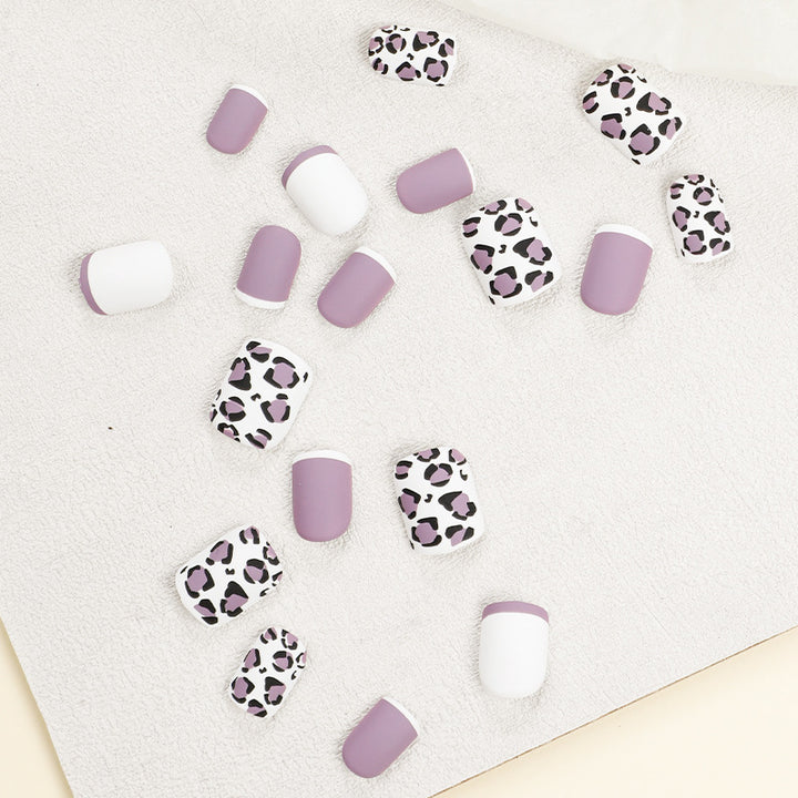 Glamouröse Nagelkunst mit eleganten Leopardenmotiven und Farbverlauf Karnz