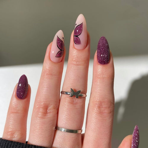 Schmetterlings-inspirierte Glitzer-Nagelverlängerungen Karnz