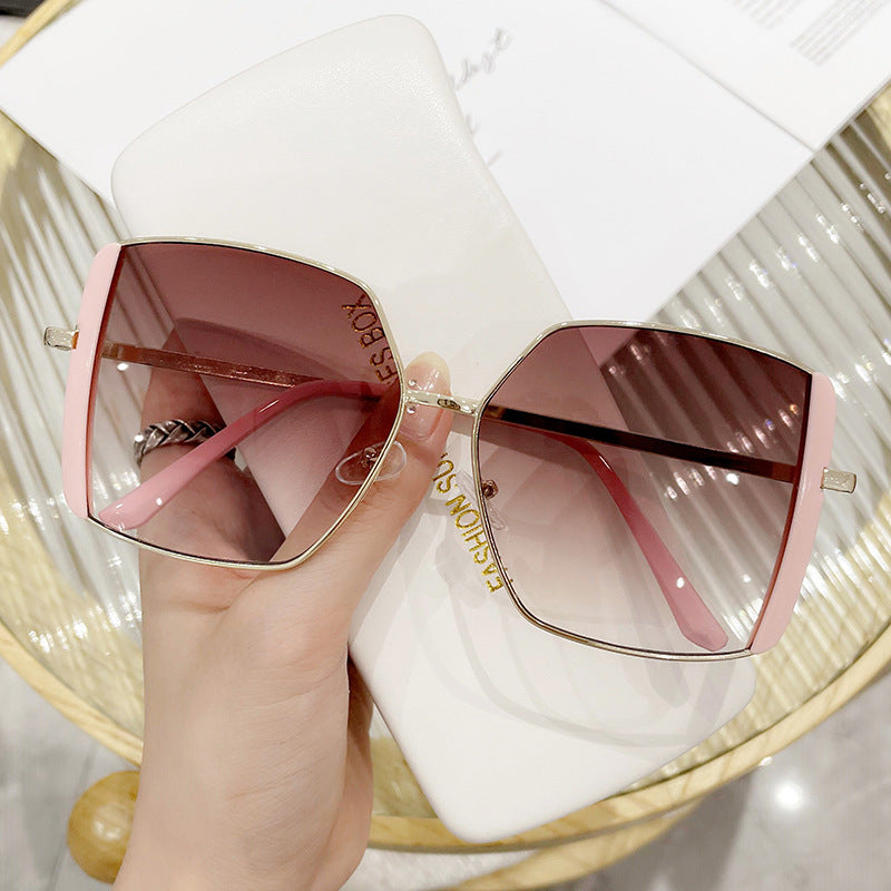 Damen Geometrische Sonnenbrille mit luxuriösem Metallrahmen Karnz
