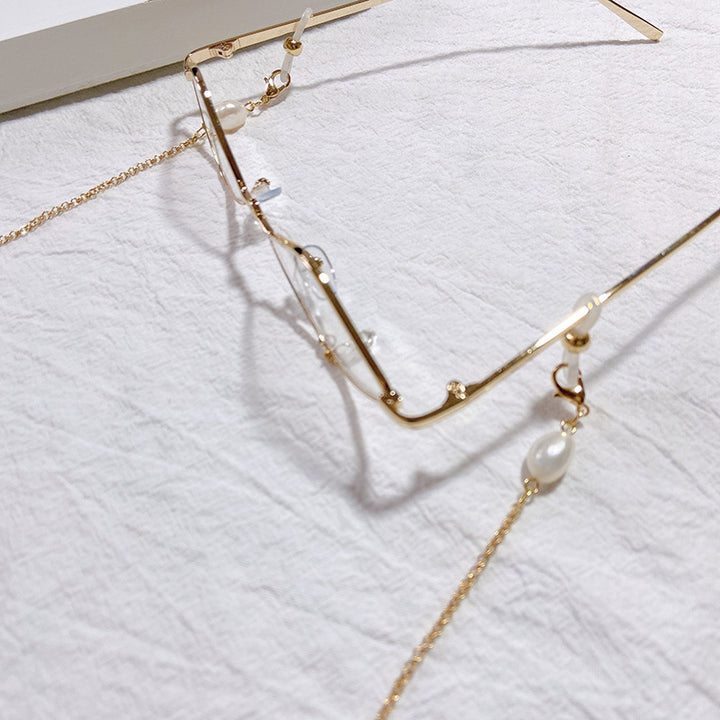 Elegante Schmuckhalterkette mit Perlen- und Goldakzenten Karnz